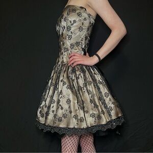 Jessica McClintock Y2K Champagne and black prom dress with black mesh floral